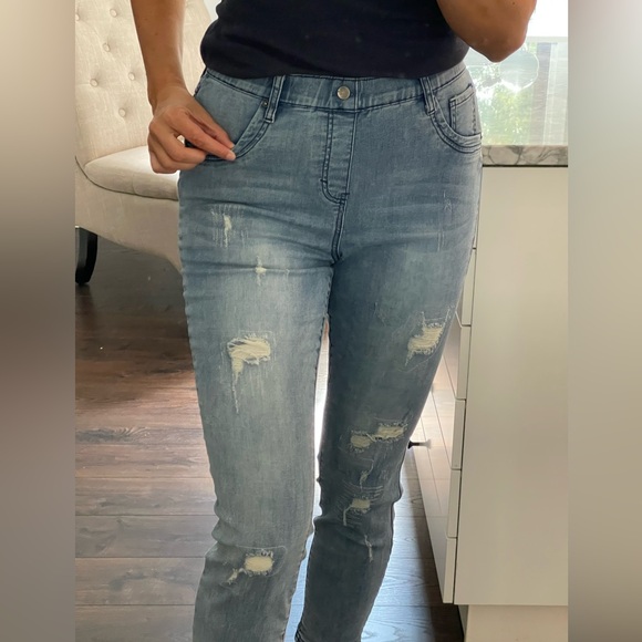 Like New!HUE Light Blue Distressed Women's Skinny Jeans /Leggings,back pockets M - Picture 1 of 16